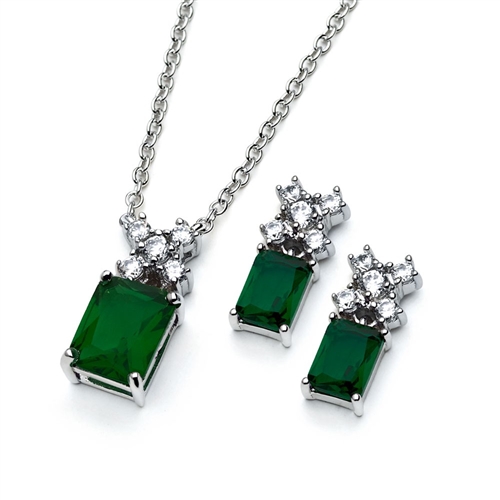 18kt Green Color Stone with Diamond Pendant set 